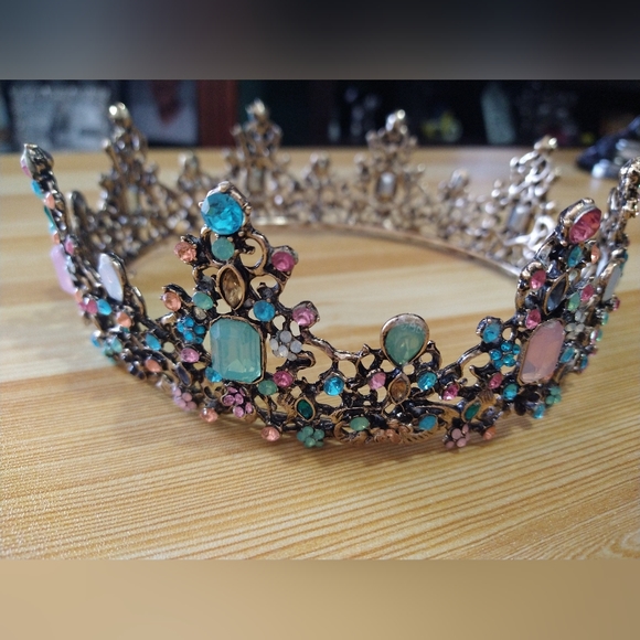Tiara - Picture 4 of 4